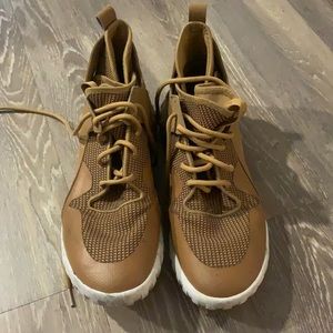 Adidas Tubular Sneaker- Great Used Condition